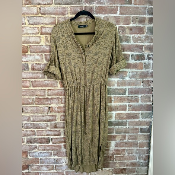 Soaked in luxury zaya dress. - Picture 4 of 6